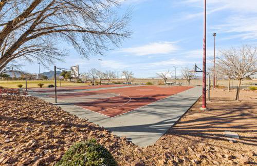 Spacious Desert Getaway! - Photo 60