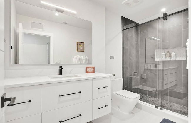 4BR w htd Pool Walk to Las Olas 5mins to Beach - Foto 36