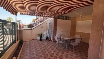 Adosado con piscina y terraza a 700m de la playa - Foto 3