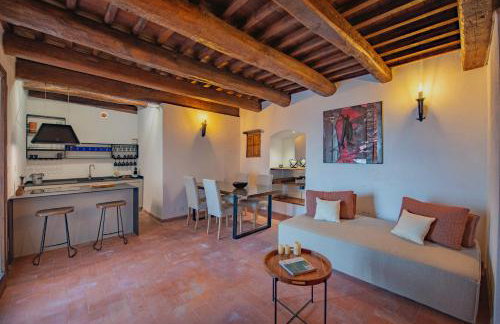 Exclusive House Inside Historic Fortress - Photo 5