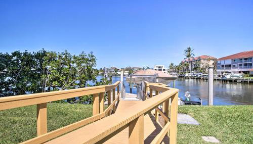 Waterfront Condo with Lanai and Views - Walk to Beach! - Foto 2