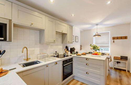 Ty Fin Cottage with Hot Tub - Photo 6