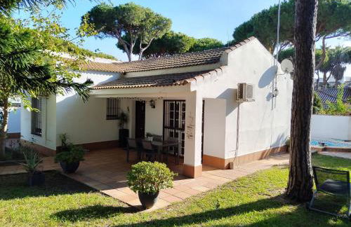 Villa Verde con Piscina a 800m de la Playa by Chiclana Dreams - Foto 1