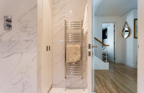 Classy 5BR Roof Terraced Fully AC Kensington House - Foto 43