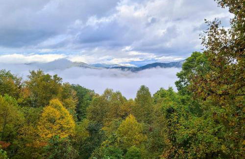 Smoky Mountain Cabin with Hot Tub and Views! - Foto 2
