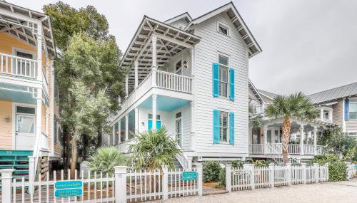 Charleston-style cottage w/ lovely decks, steps to the beach & pools - Foto 1