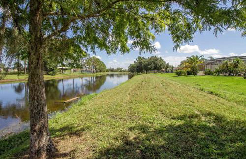 South Facing Pool with Lake View - Ideal for Families & Couples - Foto 43