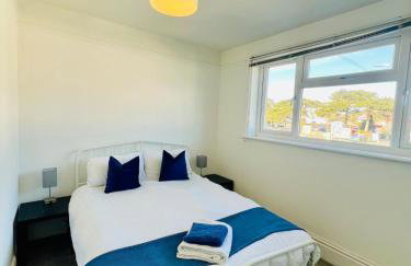 4-Bedroom House 5 mins to Beach & Parking - Foto 39