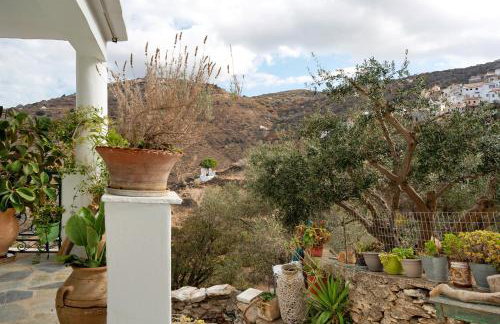 Maria in the castle Kea - Photo 27