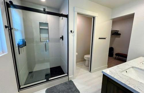 Alpine Escape Luxury Retreat, Hot Tub, Walkable, Mountain Views, 3 King Beds - Foto 27