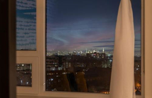 Bright and Bold Escape with NYC Views and Free Parking, Sleeps 9 and 2 Baths - Foto 23