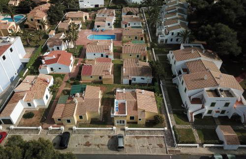 Apartamento con piscina y playa - Foto 15