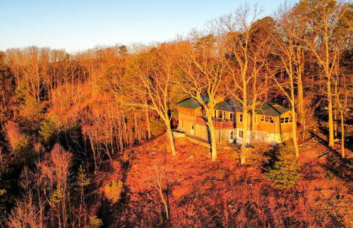 Tallassee Family Home with Stunning Smoky Mtn Views - Photo 2