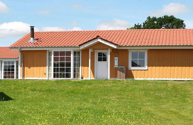 8 Person Holiday Home on a Holiday Park in Grasten - Foto 1