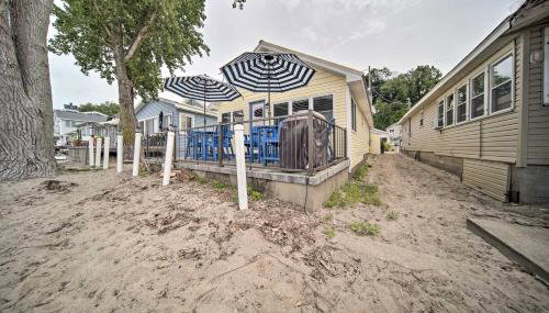 1 Mi to Presque Isle: Waterfront Lake Erie Cottage - Foto 2