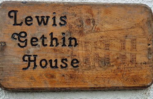 Lewis Gethin House, Newly renovated cottage sleeps 9, close to bike park wales - Photo 3