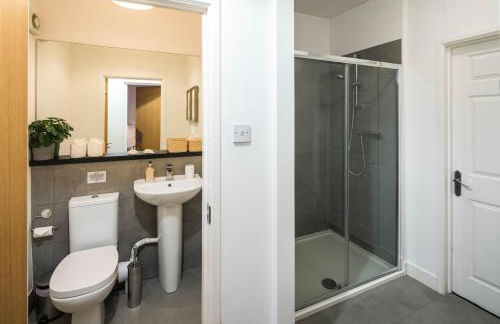 Contemporary 5 Bedroom with Garden North Finchley - Foto 30