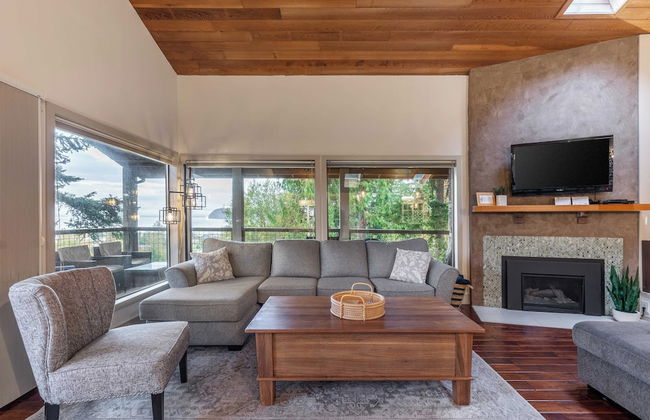 Windswept by Avantstay Water Views, Covered Deck, Walk to the Beach - Photo 9