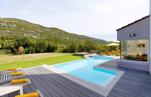 Villa Jure with Heated Pool, Sauna, Tennis Court & Mini Golf - Foto 3