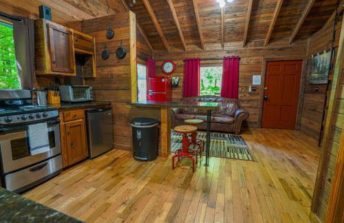 The Big Little Cabin - Hot Tub & Playground - Foto 13