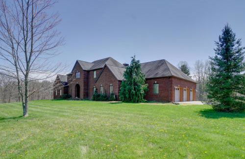 Spacious McArthur Home Private Hot Tub and Pond! - Photo 31