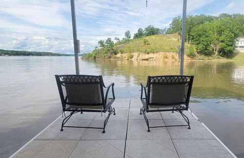 Lakefront Family Retreat w/ Views, Boat Slip - Foto 62