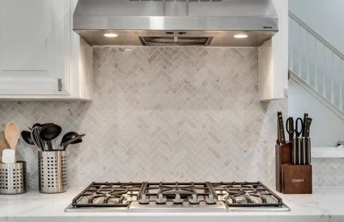 Modern and Luxury DFW Mansion with Backyard Oasis - Foto 3