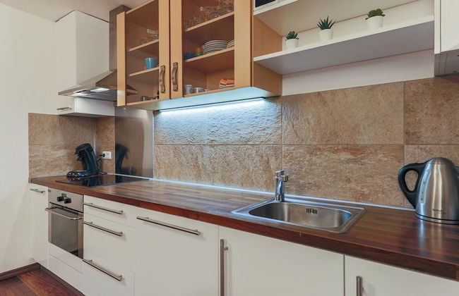 Central Apartment With Balcony, Terrace, Garden, Deckchairs - Foto 16