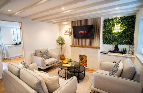 Stylish 2 Bedroom Cottage With Hot Tub And Parking - Foto 1