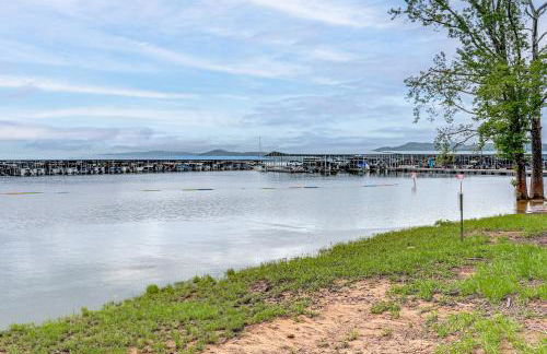 Fairfield Bay Home On Golf Course with Fenced Yard! - Foto 35