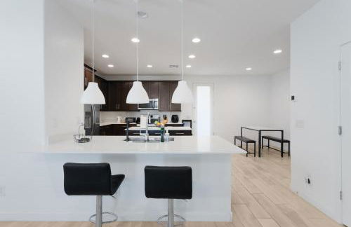 Modern Desert Home-Great for families & groups, near golf, hiking, and city fun, Private in-law suite with own entrance also available separately - Foto 28