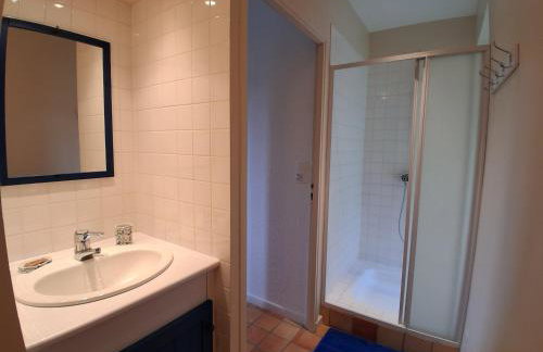 Gîte du vigneron à La Terrasse piscine local vélos - Photo 11