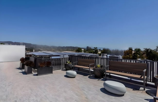 Los Angeles Deluxe Suites - 2 Bedrooms & 2 Bathrooms - Photo 29