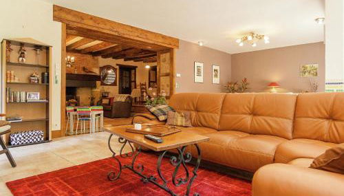 Spacious Farmhouse With Private Heated Pool in a Rustic Garden - Foto 4