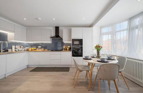 Newly Refurbished 2 Bed Flat - Photo 66