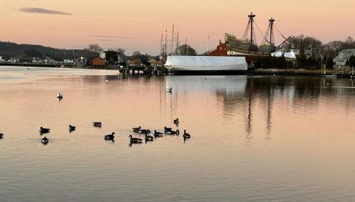 The School House Cottage, Historic 1BR Mystic River Stay Near Seaport - Foto 2