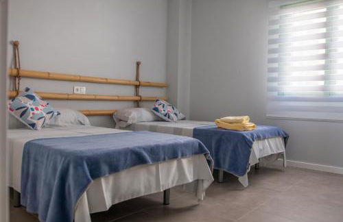 Precioso apartamento frente a la playa con piscina - Foto 31