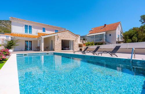 Villa Bohemica with Private Heated Pool - Photo 7