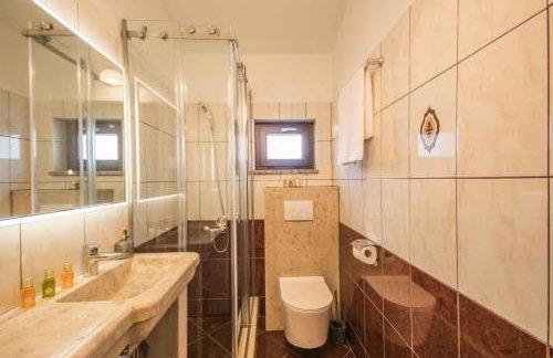 Gorgeous Pool Villa with a fenced garden - Photo 16