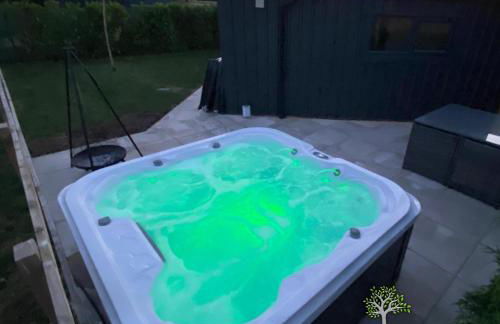 Yew Lodge - Shepherd's Hut Railway Carriage with "Hot Tub" - Sleeps 4 - Escape Completely! - Foto 11