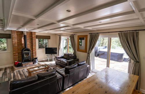 Denstone, woodland lodge with hot tub for 8 - Foto 30