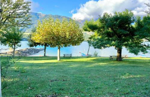 Villa unique, 50 mètres du jardin au lac - Photo 1