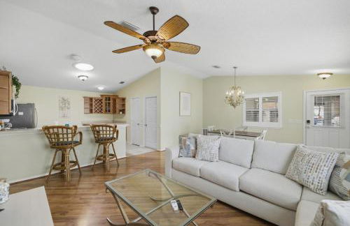 Cozy 2BR Mins to Lake Sumter Landing and Brownwood Paddock Square with BBQ, Workspace, Murphy Bed - Foto 21