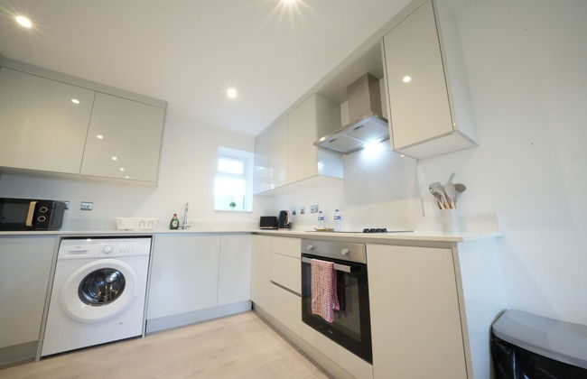 Heathrow Charge and Go - Photo 42