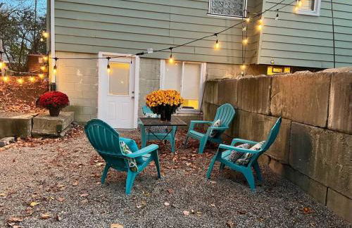 New! Cozy 4-bedroom w/ free parking. Dogs welcome! - Foto 13