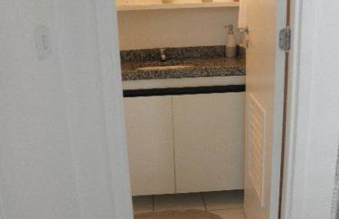 NA BEIRA MAR DE PAJUCARA- EDIF NEO- APARTAMENTO QUARTO E SALA- TEM VARANDA - VISTA LATERAL DO MAR- RUA JULIO PLECH FILHO 60 ESQUINA COM AVENIDA DOUTOR ANTONIO GOUVEIA - CONSUMO ELETRICO É PAGO No CKECK-OUT 1KWH É 1,35 REIAS - Foto 25