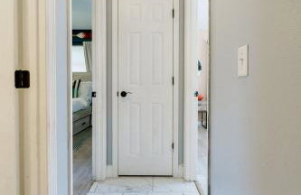 Lounge Area Office Fenced Yard Near It All - Photo 25