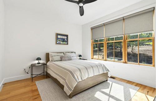 Dockside of the Moon - Photo 27