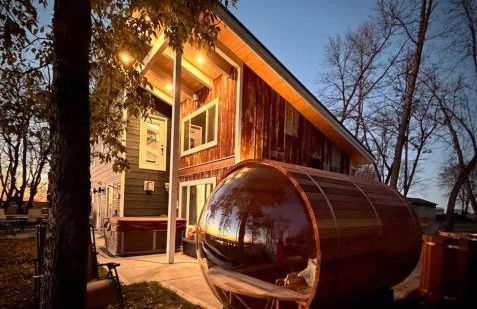 Designer Lake Cabin- HotTub, Sauna & Massage Chair - Foto 1