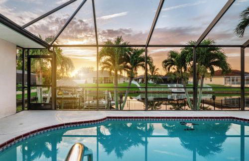 Pelican Paradise! Waterfront, BBQ, Heated Pool, King Bed, Luxury, Family Fun & More - Foto 28